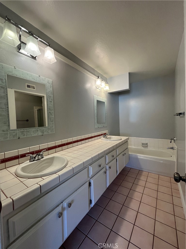 2534 Roxy Street Simi Valley, CA 93065 - Photo 13 of 19