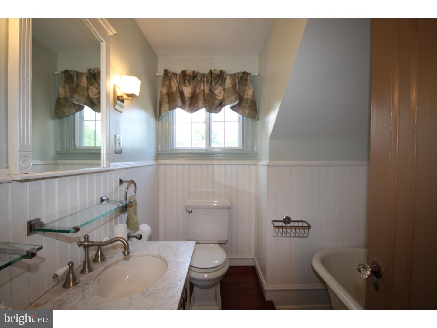 29 Hilltop Road Philadelphia, PA 19118 - Photo 18 of 25 Bathroom