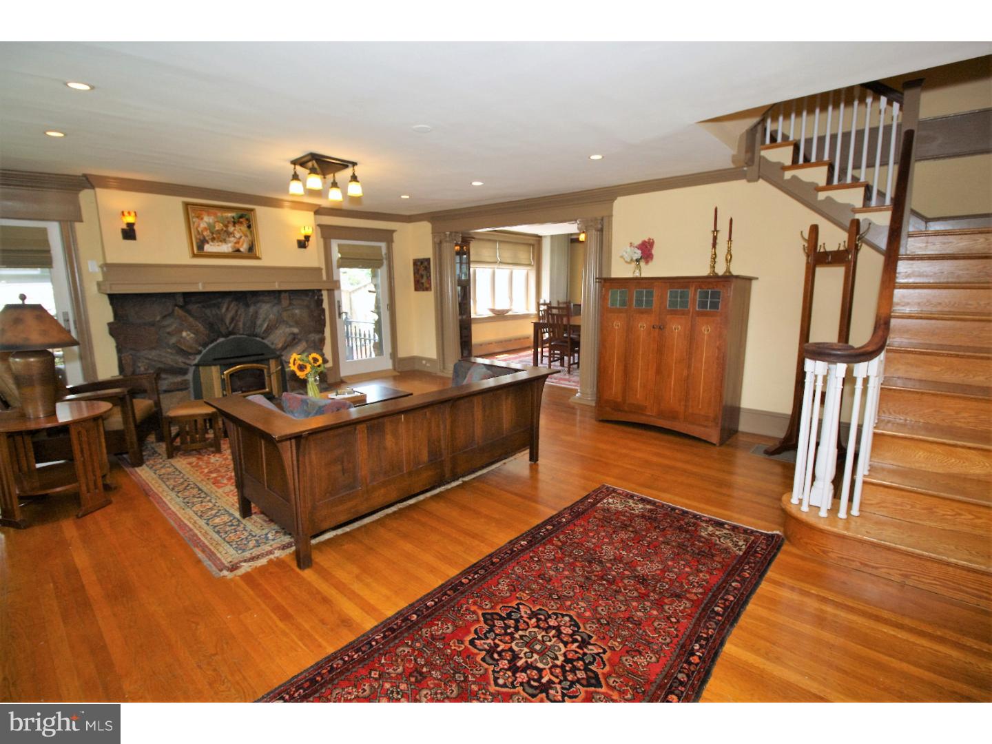 29 Hilltop Road Philadelphia, PA 19118 - Photo 4 of 25 Living Room