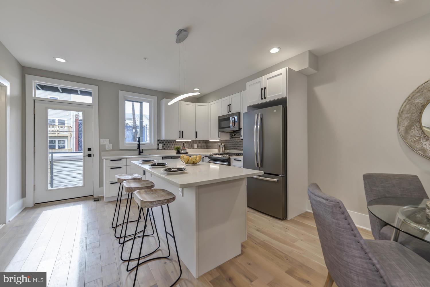 Kitchen w/ enormous island