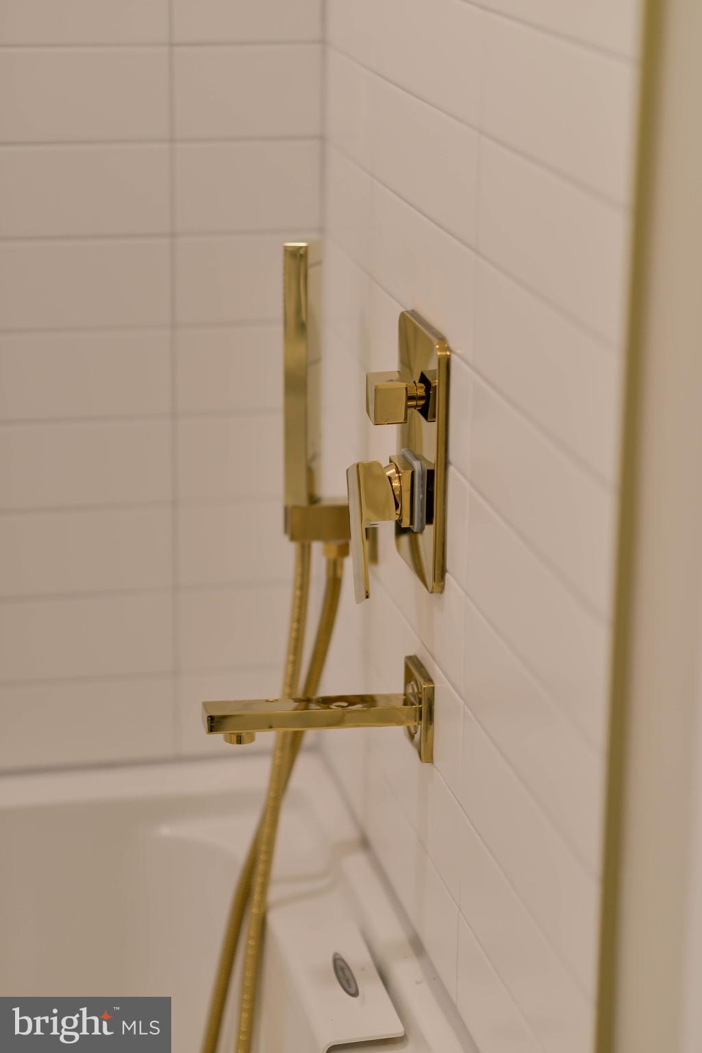 113 U Street Northeast, Unit A Washington, DC 20002 - Photo 21 of 32 Modern hardware