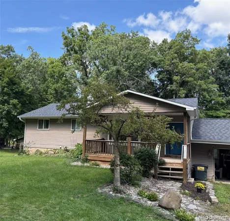 $299,500 | 12389 White Lake Road, Fenton, MI 48430
