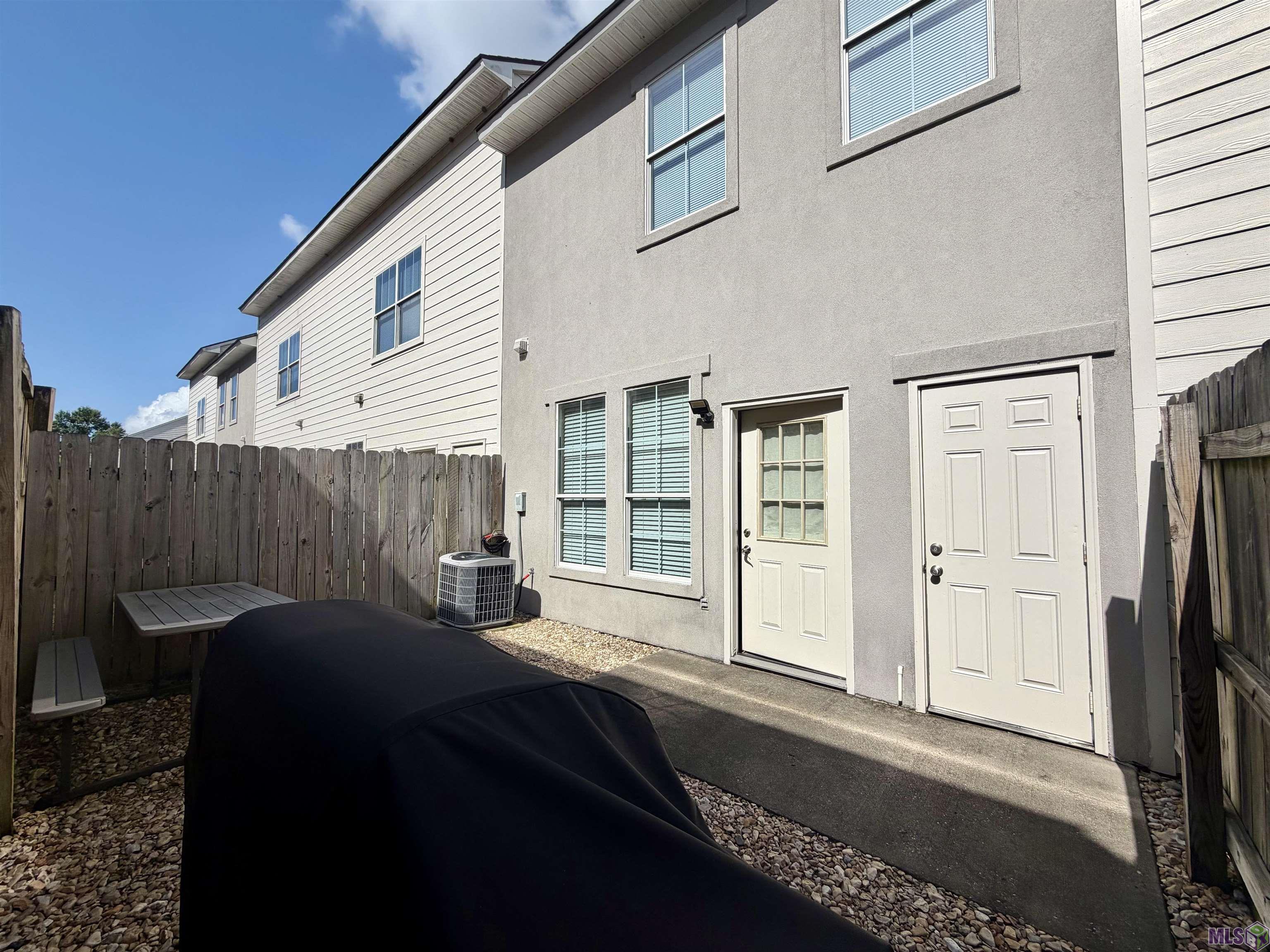 2403 Brightside Drive, Unit 19 Baton Rouge, LA 70820 - Photo 27 of 34 Grill & Table can stay