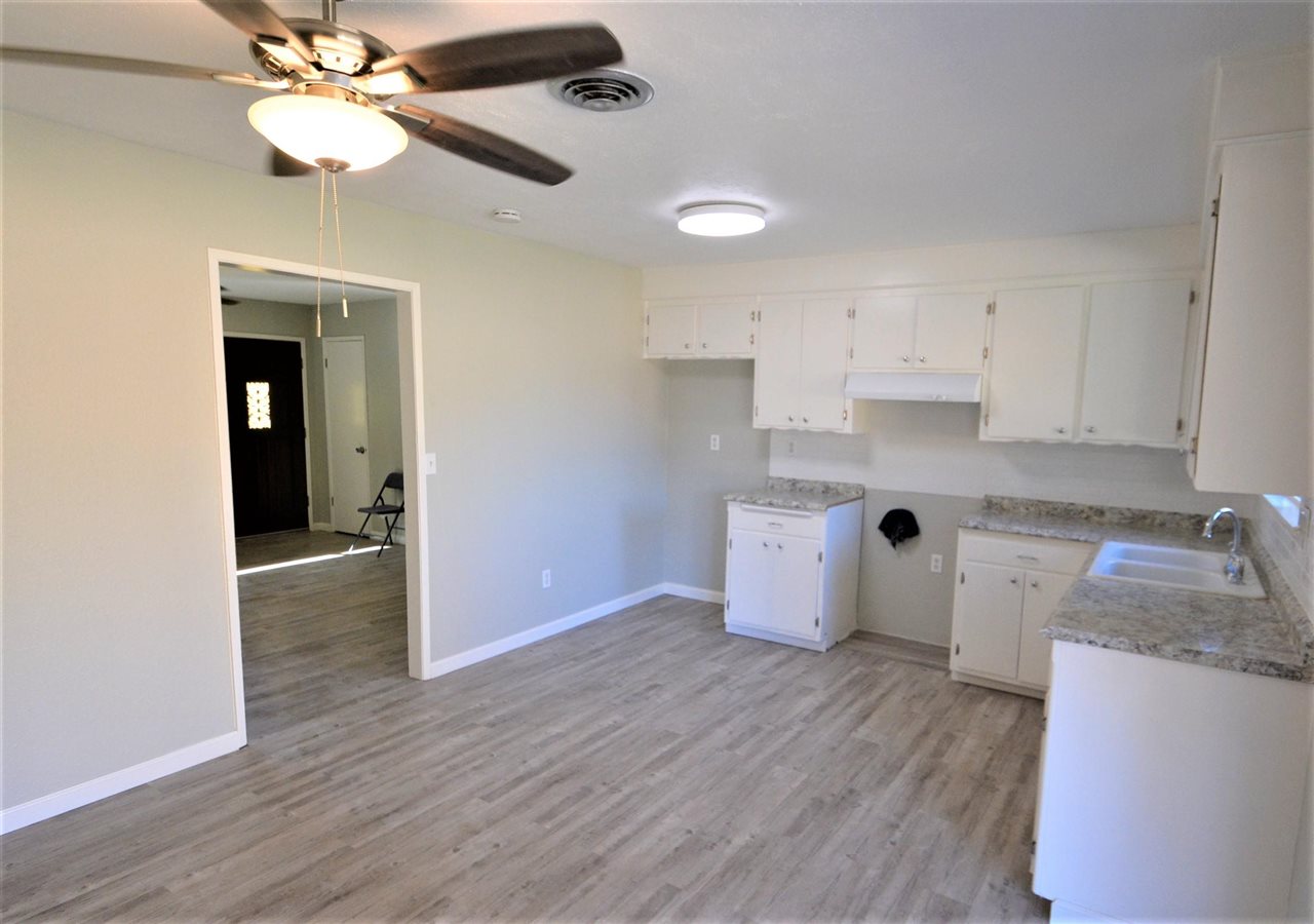 22039 Riverside Avenue Red Bluff, CA 96080 - Photo 5 of 15 Gallery Image 5