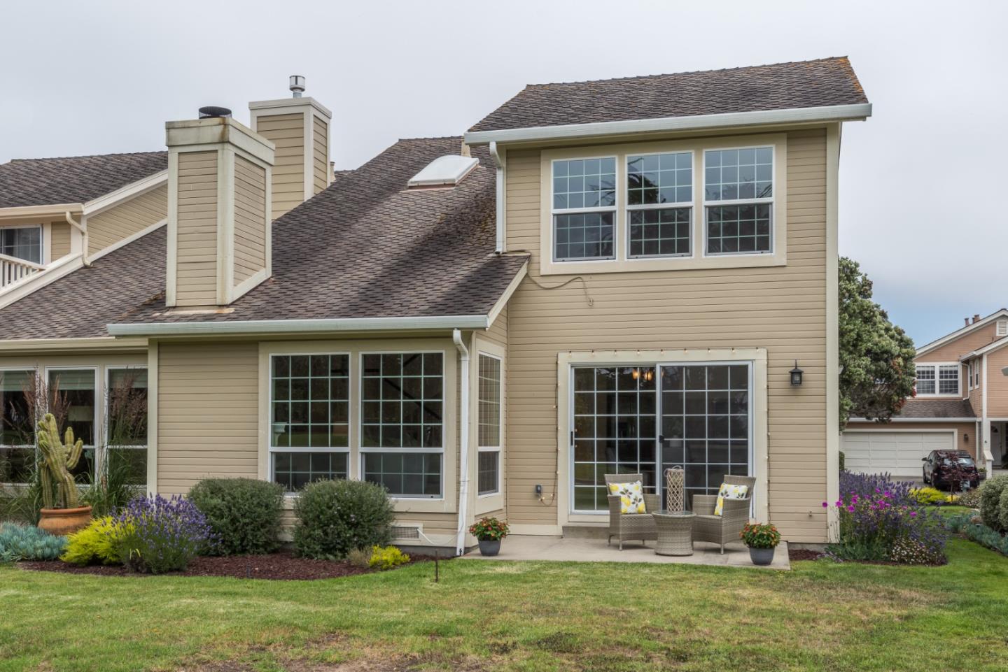 6 Muirfield Road Half Moon Bay, CA 94019 - Photo 16 of 25 a front view of a house with garden