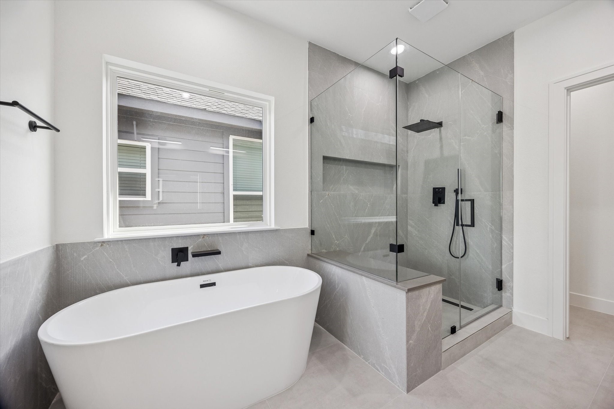 3719 Lydia Street, Unit B Houston, TX 77021 - Photo 11 of 20 a bathroom with a bathtub and shower