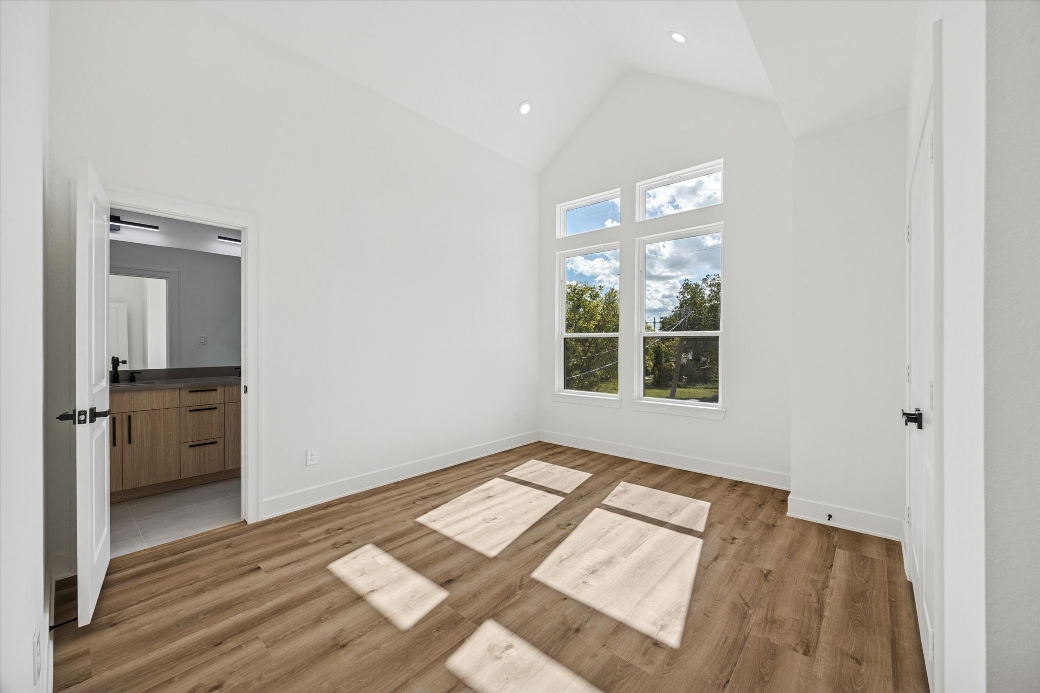 3719 Lydia Street, Unit B Houston, TX 77021 - Photo 13 of 20 a view of an empty room and window