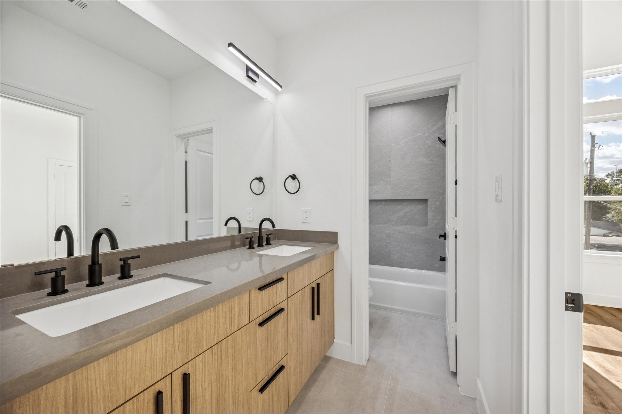 3719 Lydia Street, Unit B Houston, TX 77021 - Photo 15 of 20 a bathroom with a sink a toilet and shower