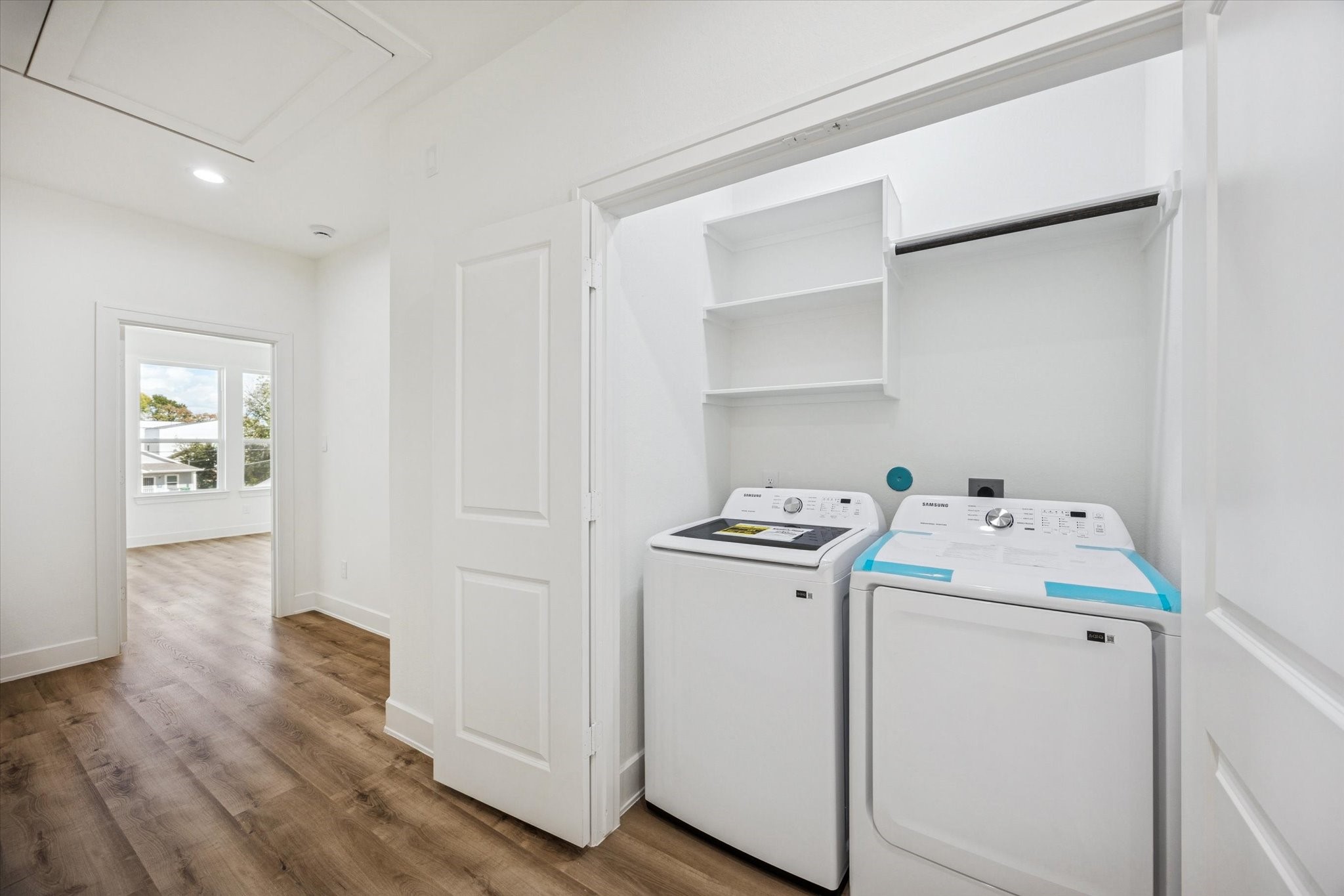 3719 Lydia Street, Unit B Houston, TX 77021 - Photo 18 of 20 a view of utility room with washer and dryer
