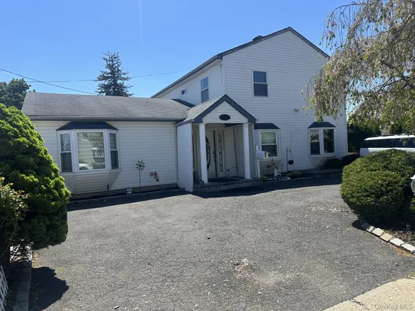 $4,000 | 1 Hamlet Road, Levittown, NY 11756