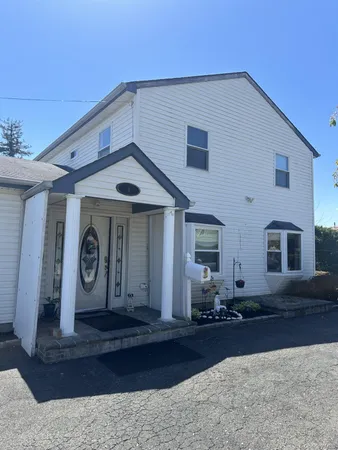 $4,000 | 1 Hamlet Road, Levittown, NY 11756