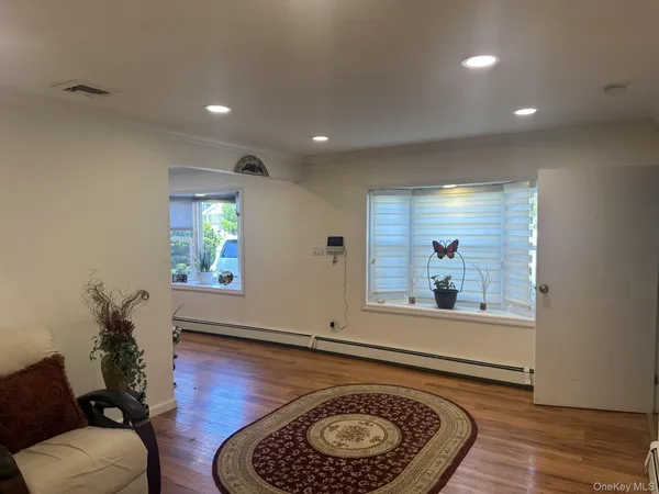 $4,000 | 1 Hamlet Road, Levittown, NY 11756