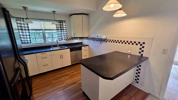 $2,100 | 16101 Rambling Vine Drive East, Tampa, FL 33624