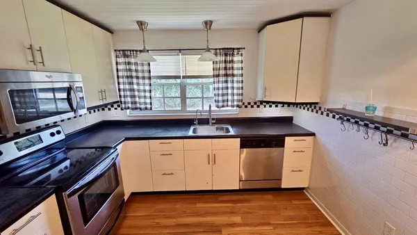 $2,100 | 16101 Rambling Vine Drive East, Tampa, FL 33624