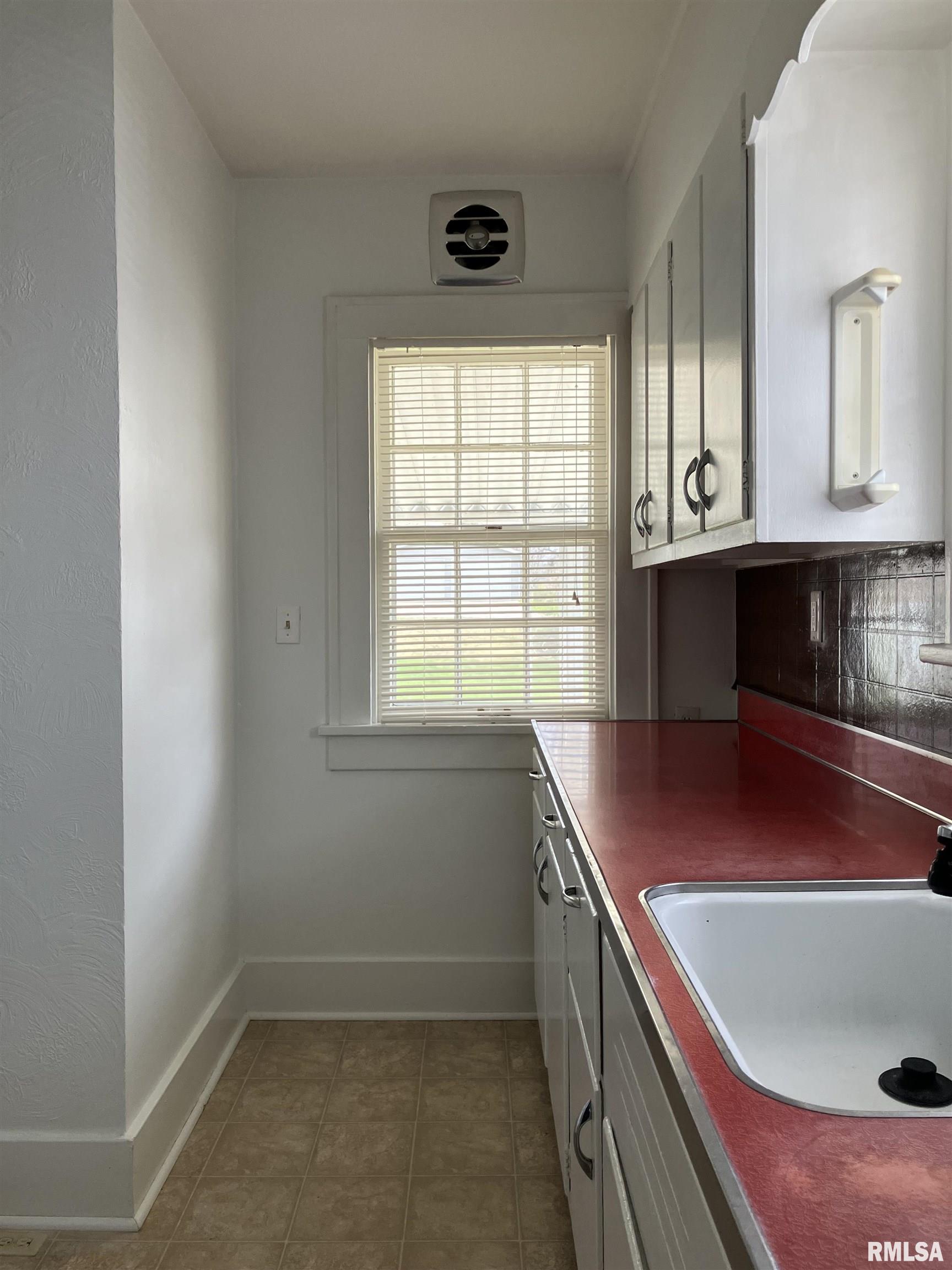 809 South Johnson Street Macomb, IL 61455 - Photo 2 of 14 Gallery Image 2