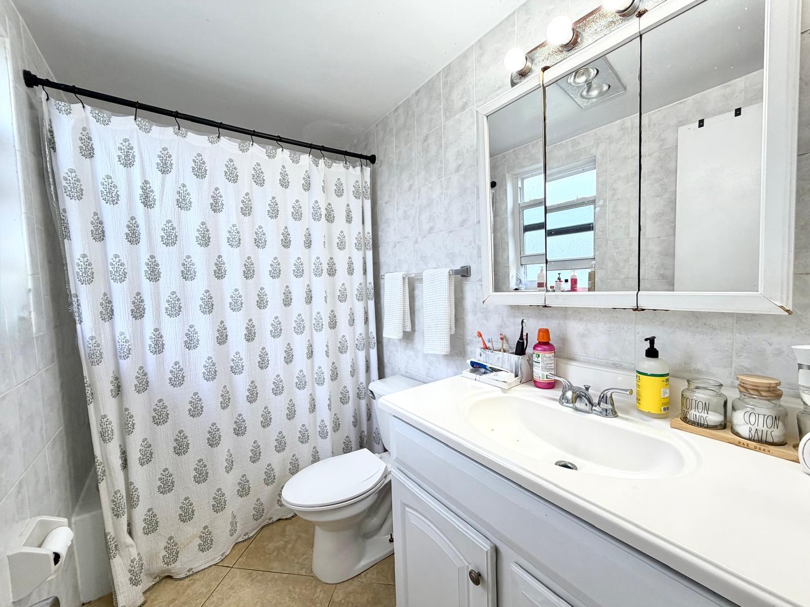 4731 Northeast 21st Terrace, Unit 2 Lighthouse Point, FL 33064 - Photo 11 of 29 d0396745-a240-4916-ab10-c41eccd75d12
