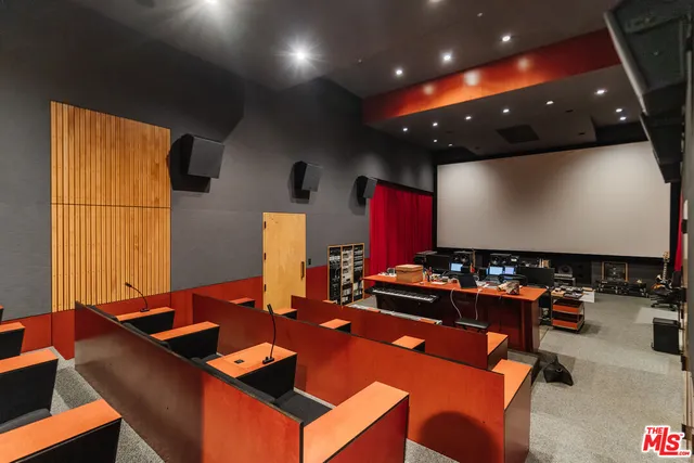 a close view of sink