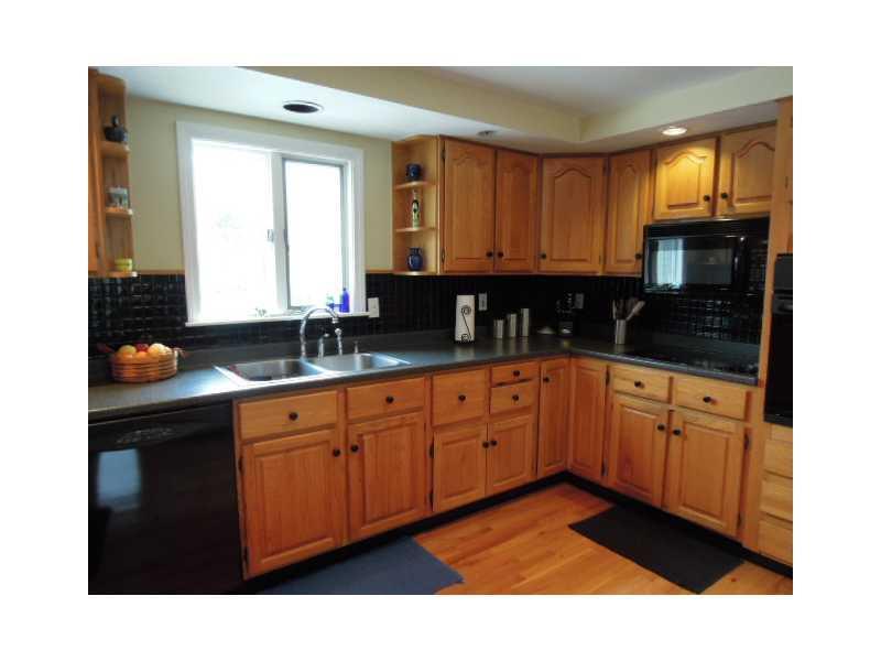 106 Mills Road Kennebunkport, ME 04046 - Photo 4 of 23 Kitchen.