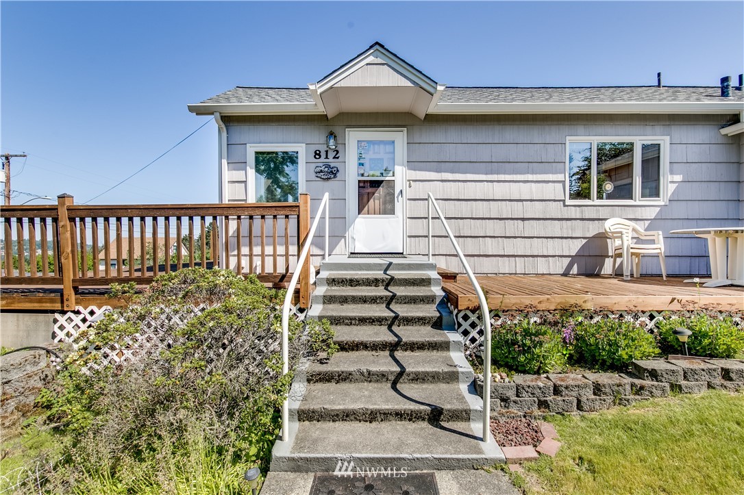 812 Renton Avenue South Renton, WA 98057 - Photo 1 of 23