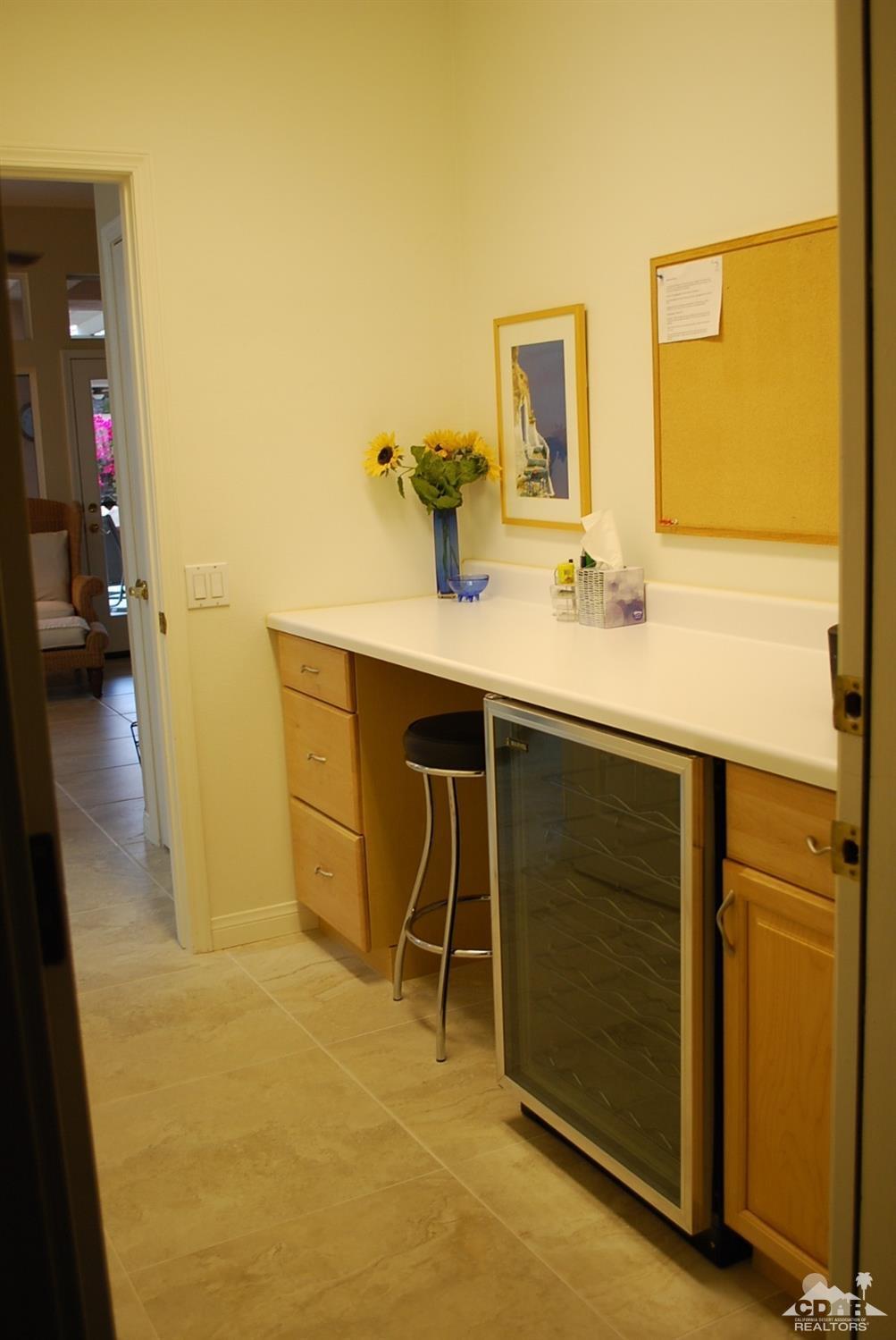 78082 Hunter Point Road Palm Desert, CA 92211 - Photo 20 of 38 a hallway with a sink and a mirror
