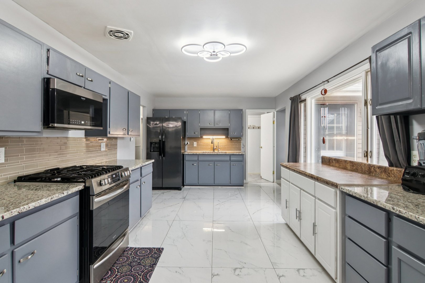 1625 Dennison Road Hoffman Estates, IL 60169 - Photo 11 of 37