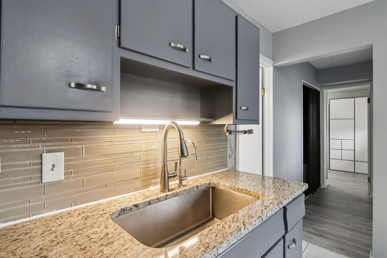 1625 Dennison Road Hoffman Estates, IL 60169 - Photo 13 of 37