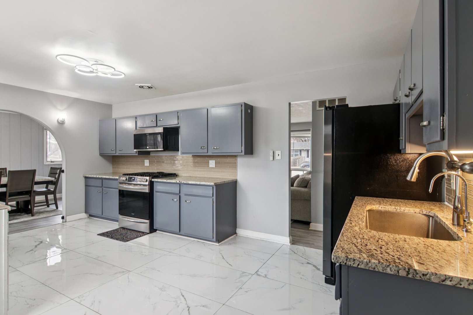 1625 Dennison Road Hoffman Estates, IL 60169 - Photo 14 of 37