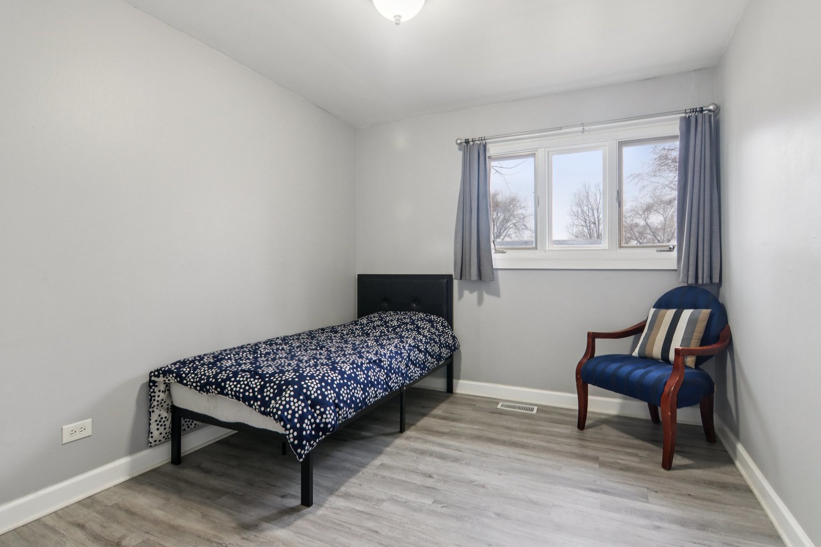 1625 Dennison Road Hoffman Estates, IL 60169 - Photo 31 of 37