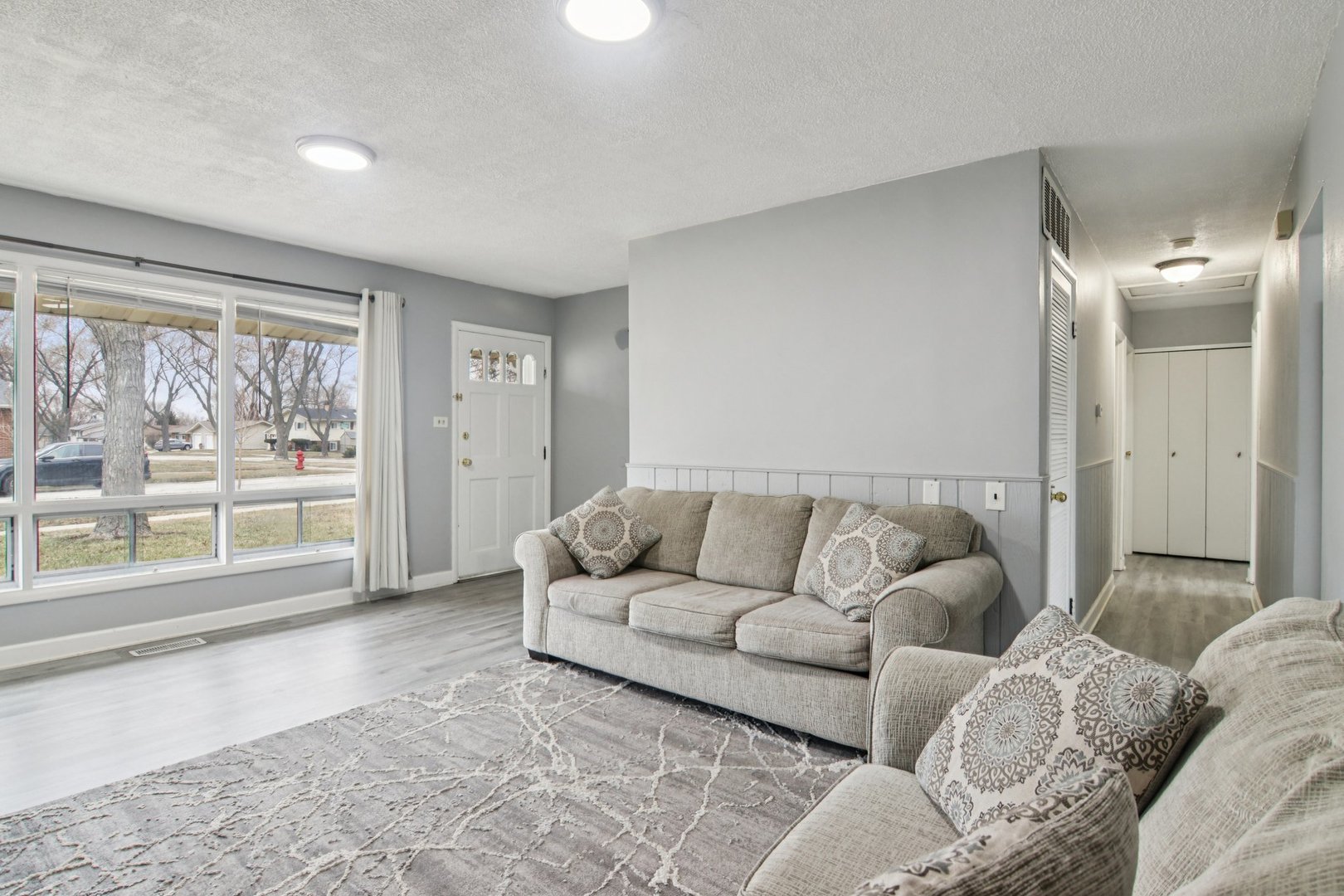 1625 Dennison Road Hoffman Estates, IL 60169 - Photo 6 of 37