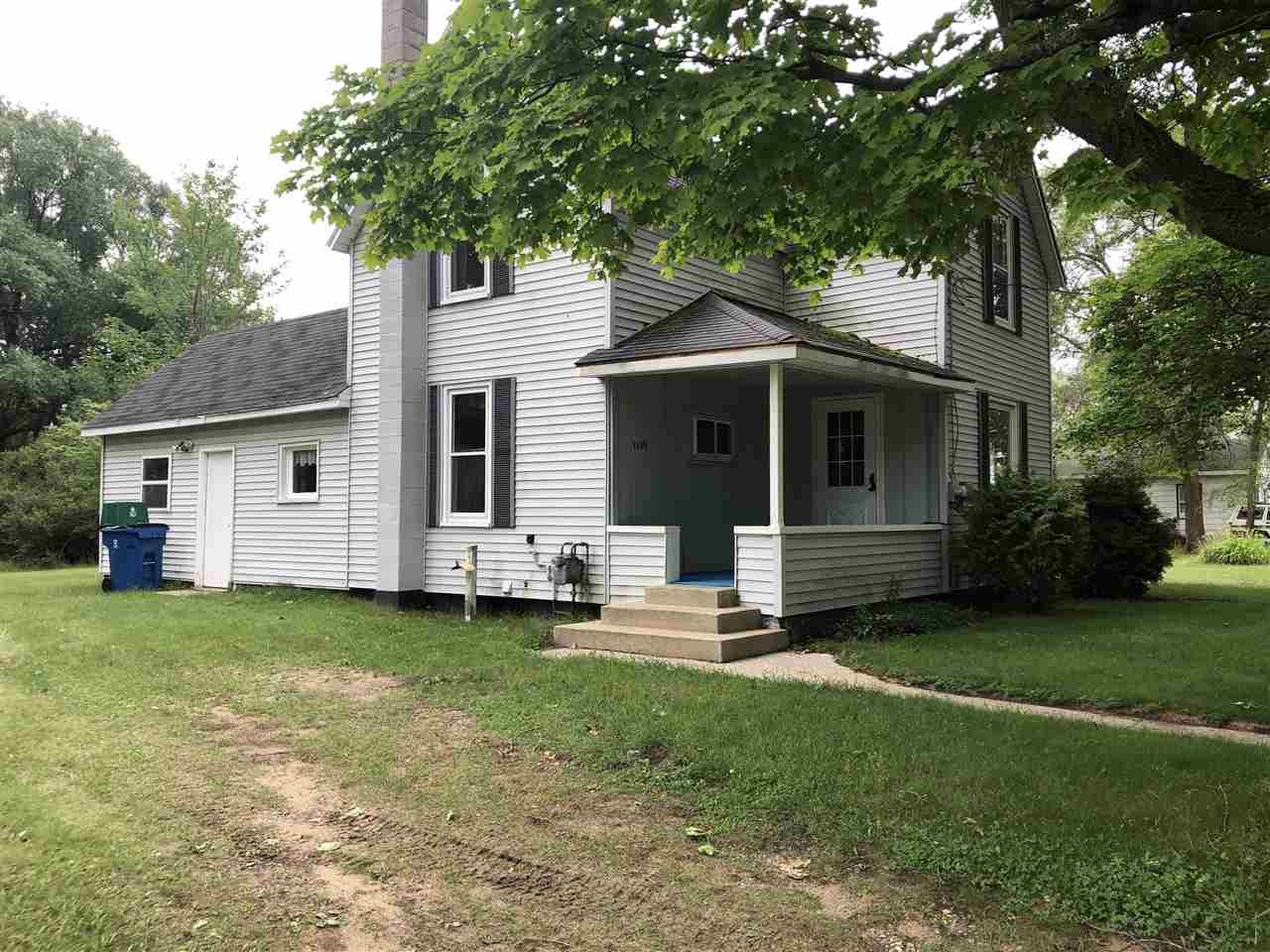 1130 Riverside Street Cadillac, MI 49601 - Photo 4 of 47 1889521-3.JPG