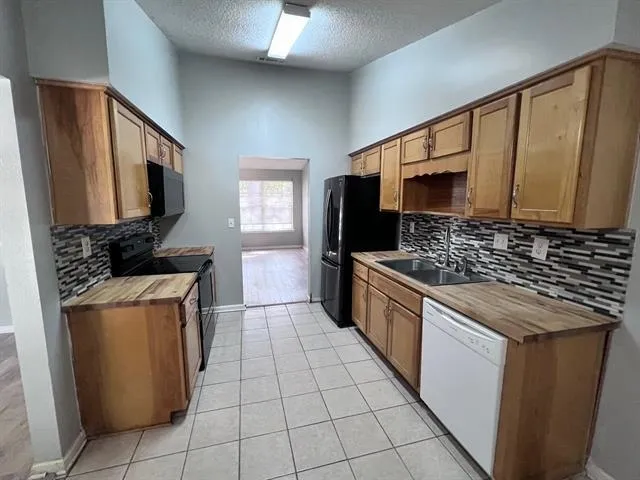 $1,999 | 6311 Thomasville Road, Tallahassee, FL 32309