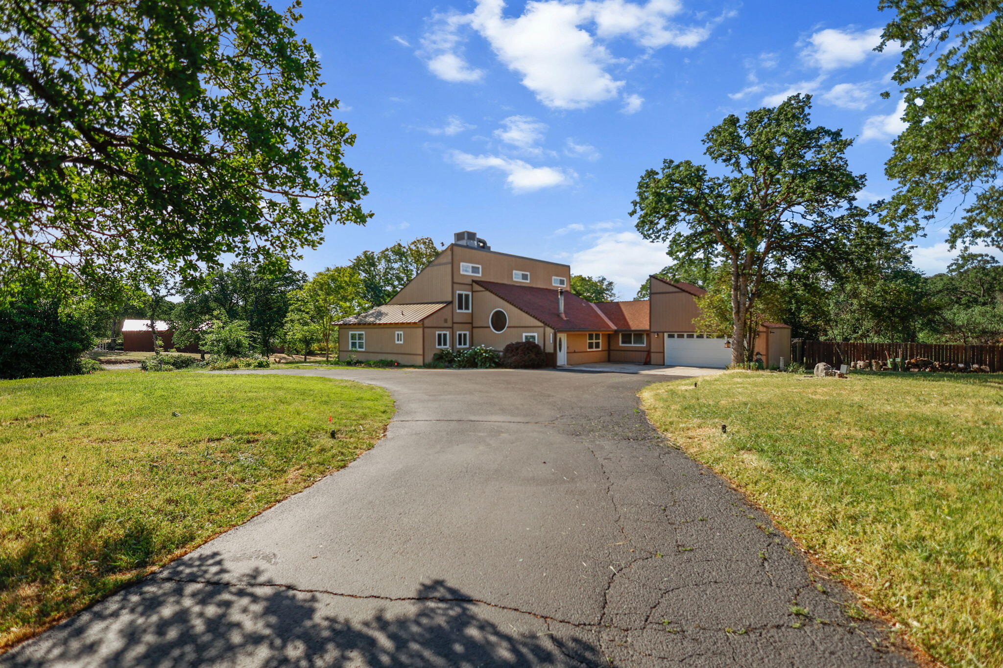 21445 Wilcox Road Red Bluff, CA 96080 - Photo 1 of 39 Driveway
