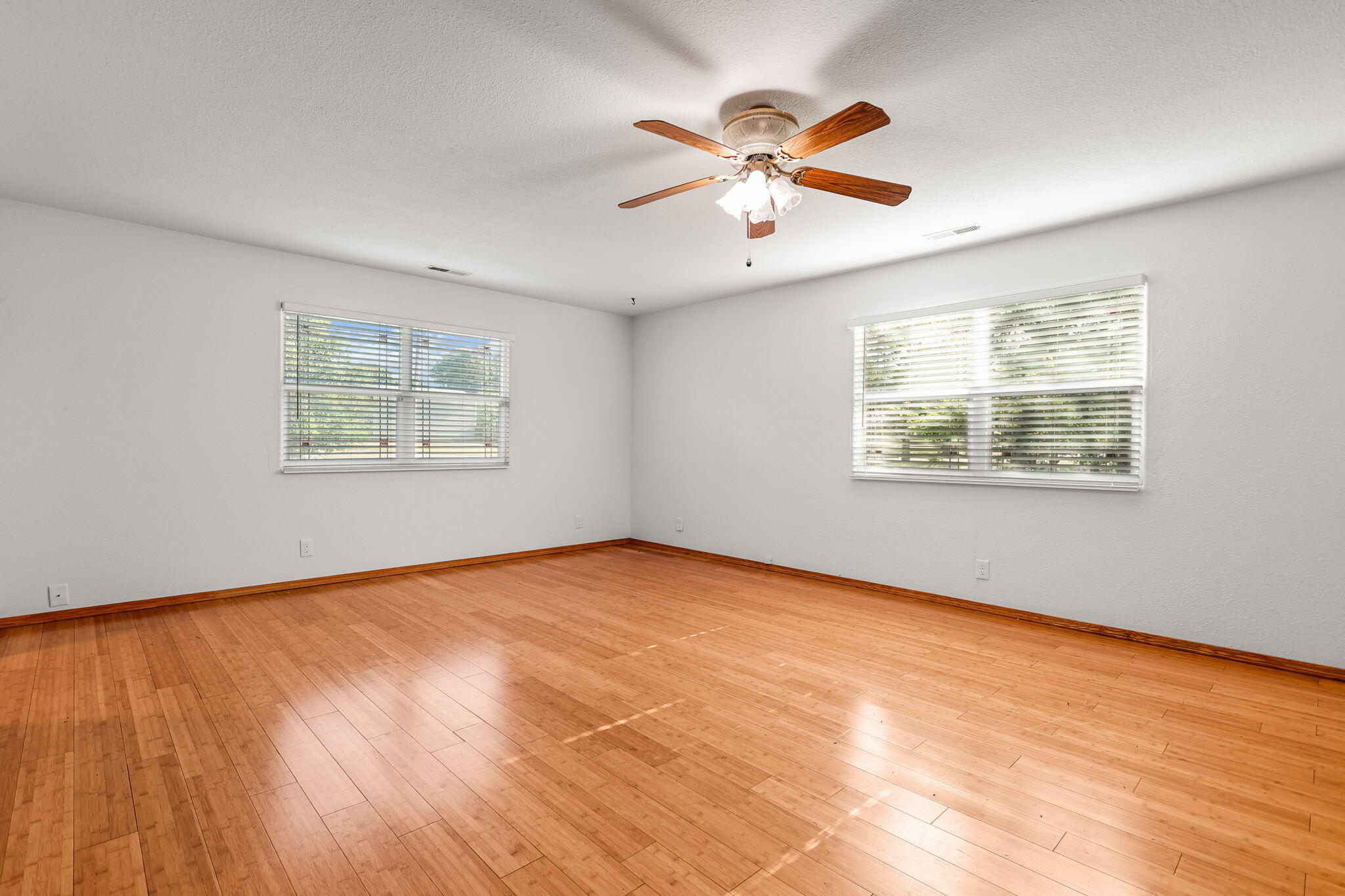 21445 Wilcox Road Red Bluff, CA 96080 - Photo 17 of 39 Bedroom 1