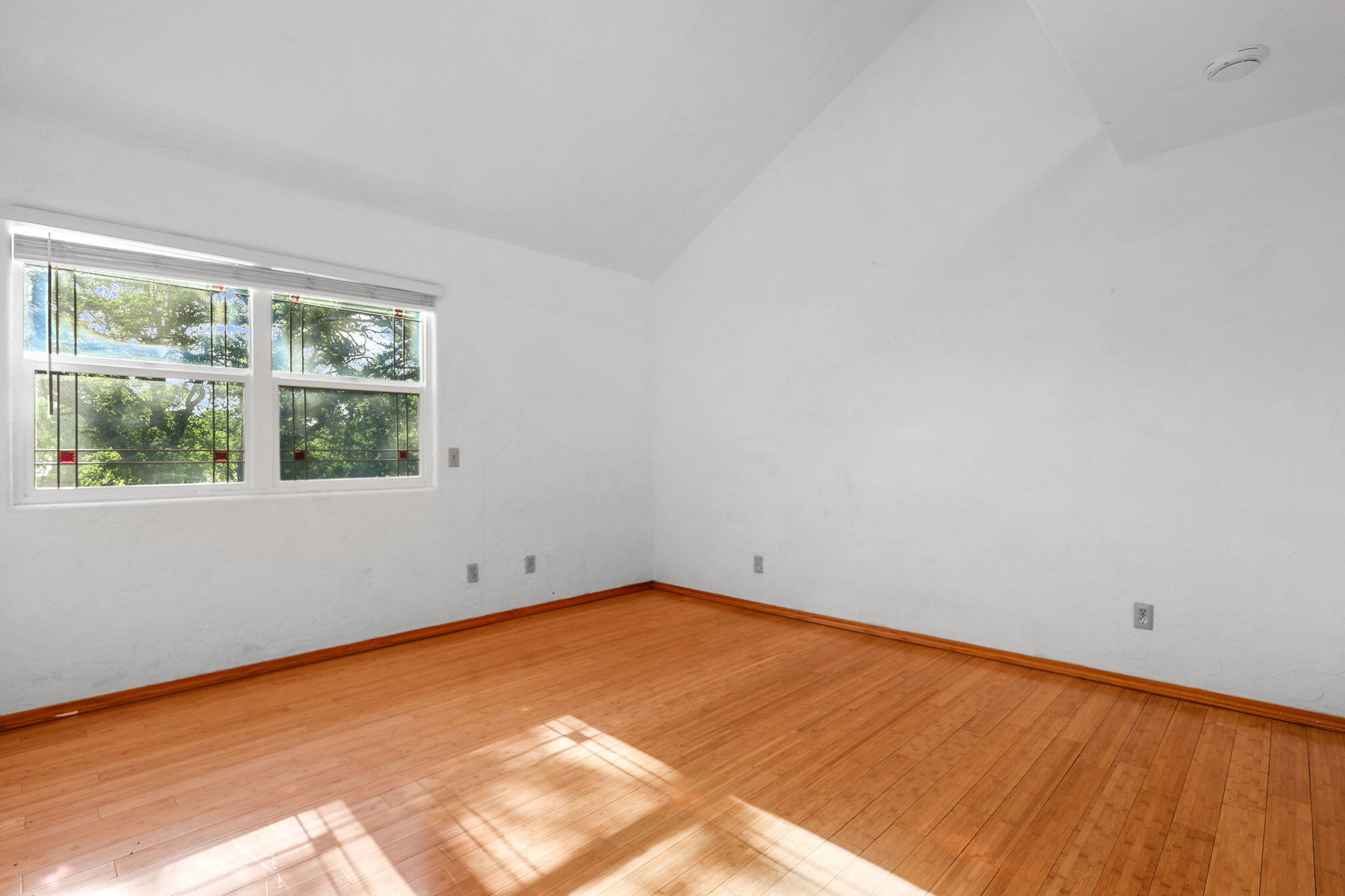 21445 Wilcox Road Red Bluff, CA 96080 - Photo 23 of 39 Bedroom 2