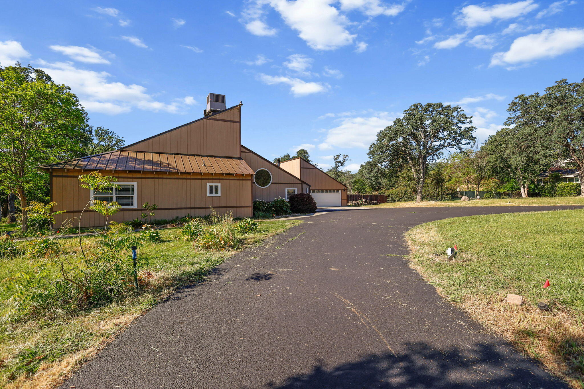 21445 Wilcox Road Red Bluff, CA 96080 - Photo 40 of 41 Driveway