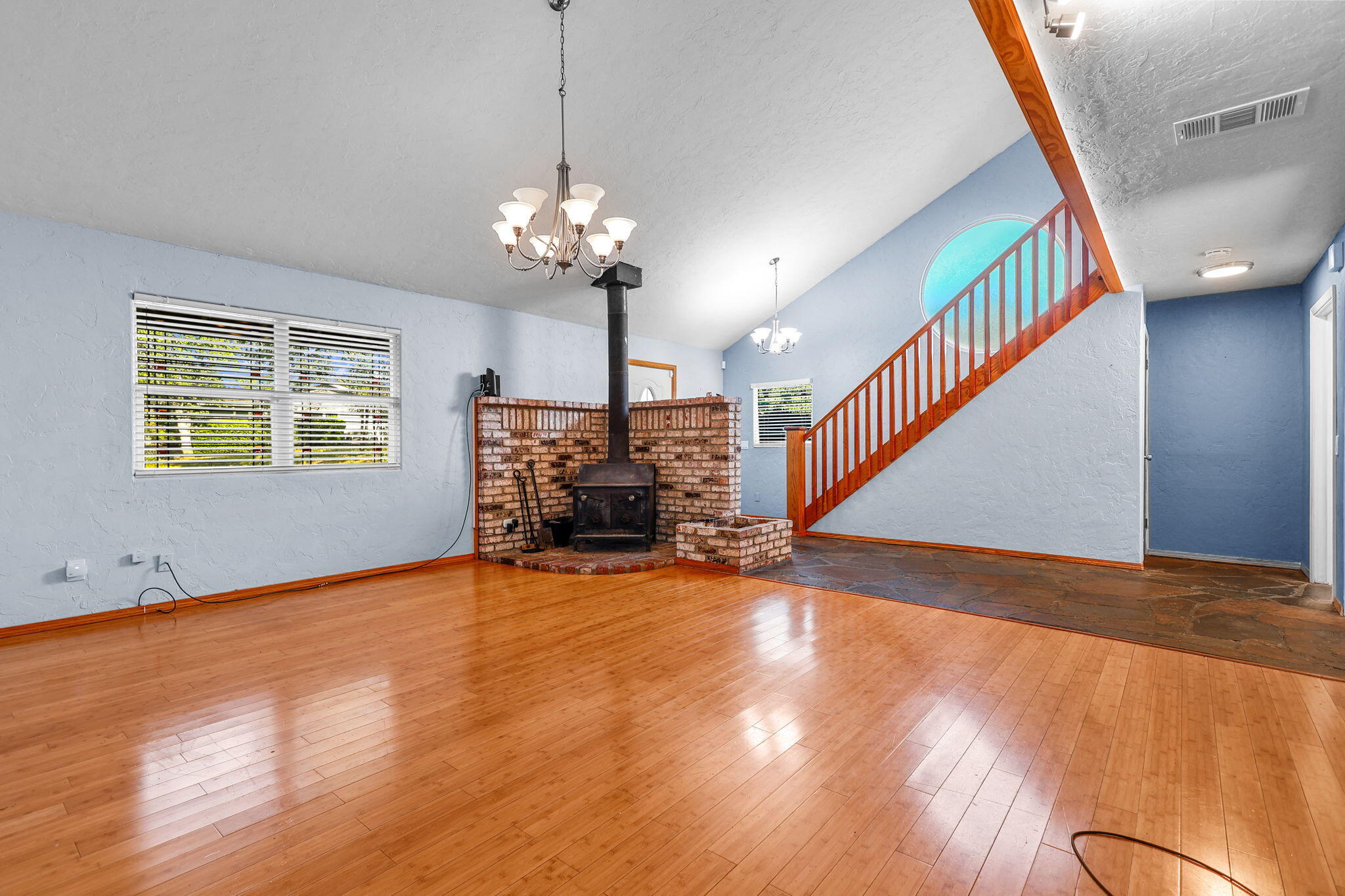 21445 Wilcox Road Red Bluff, CA 96080 - Photo 5 of 39 Living Room