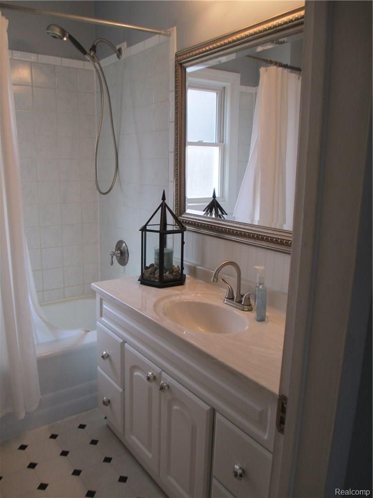 7177 Coldwater Road Flushing, MI 48433 - Photo 11 of 51 IMG_8398.JPG