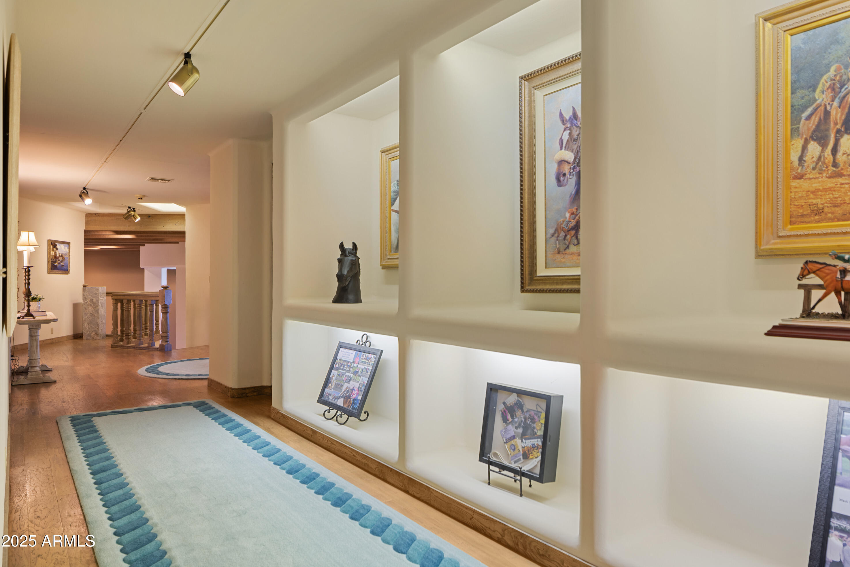5407 East Roadrunner Road Paradise Valley, AZ 85253 - Photo 29 of 45 Art Display Lined Hallway
