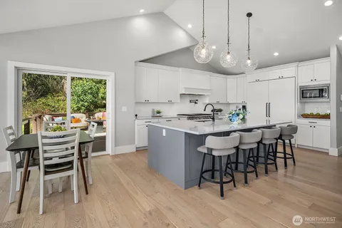 $2,998,000 | 1650 204th Avenue Northeast, Sammamish, WA 98074