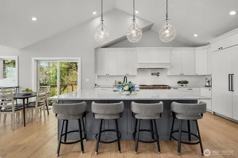 $2,998,000 | 1650 204th Avenue Northeast, Sammamish, WA 98074