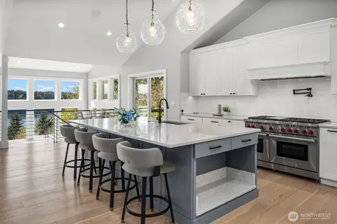 $2,998,000 | 1650 204th Avenue Northeast, Sammamish, WA 98074