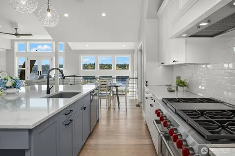 $2,998,000 | 1650 204th Avenue Northeast, Sammamish, WA 98074