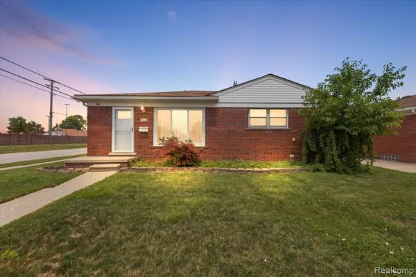 $215,000 | 19111 Ike Street, Roseville, MI 48066