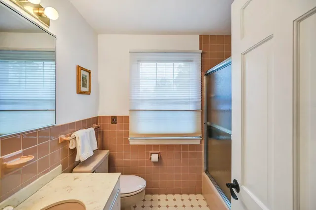 $947,000 | 938 Meadow Circle, Bethlehem, PA 18017