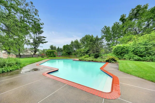 $947,000 | 938 Meadow Circle, Bethlehem, PA 18017