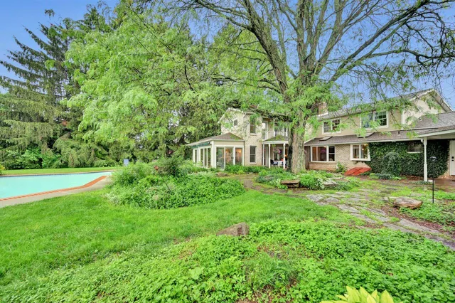 $947,000 | 938 Meadow Circle, Bethlehem, PA 18017