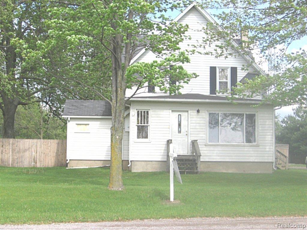 6474 Sheridan Road Flushing, MI 48433 - Photo 3 of 22 OUTSIDE_PIC3.jpg