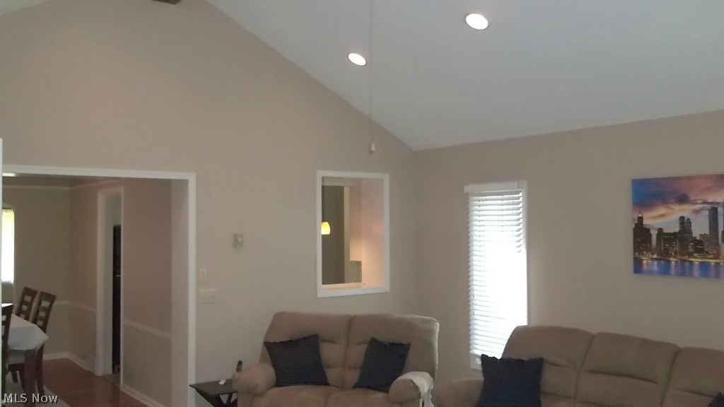 4401 Baintree Road University Heights, OH 44118 - Photo 6 of 25