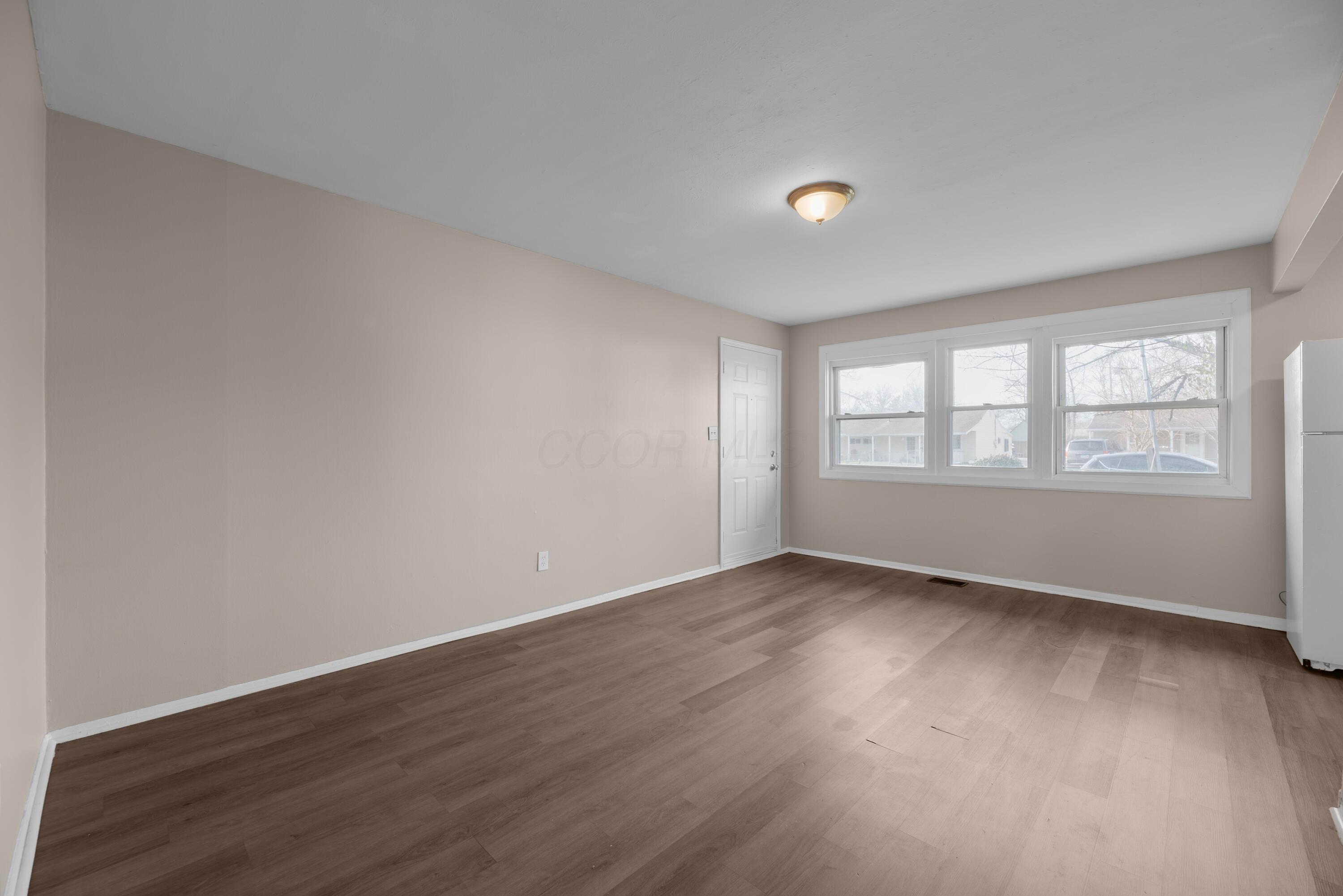 886 Derrer Road Columbus, OH 43204 - Photo 6 of 27 MAR_3458