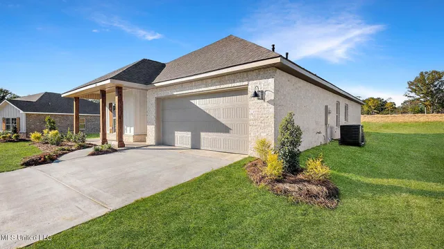 $339,900 | 714 Honeysuckle Loop, Canton, MS 39046